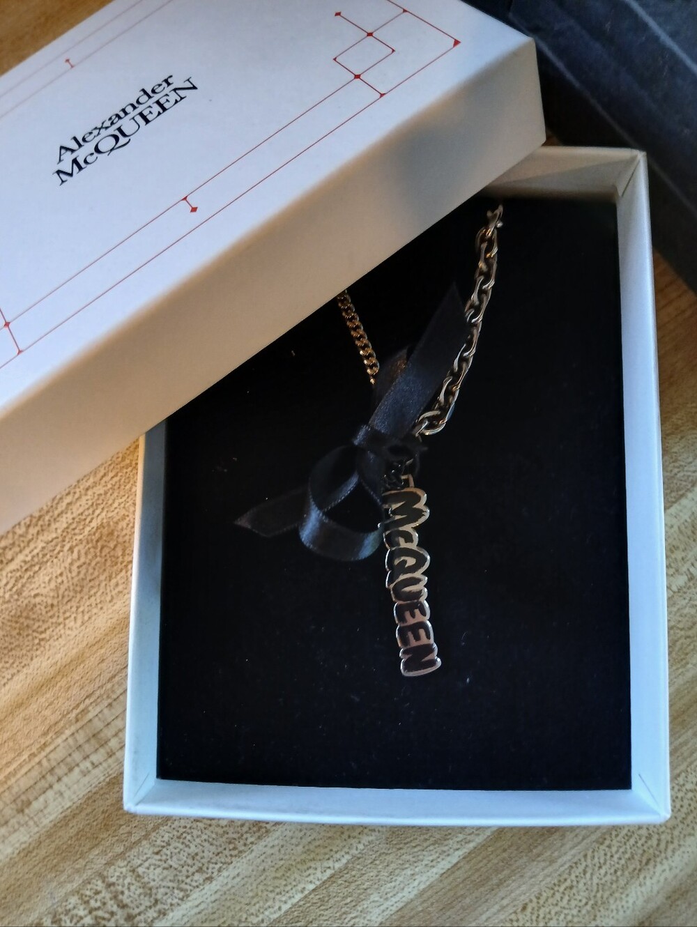 Alexander McQueen NWT Unisex necklace FULL INCLUSION
